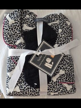 Women’s Black & White Leopard Bone Pajama Set Size Medium